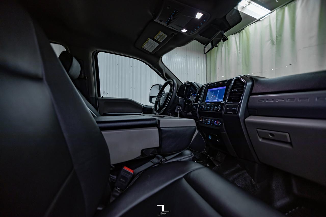 2021 Ford F-350 4x4 Crew Cab XLT Deck Leather Nav Red Deer AB