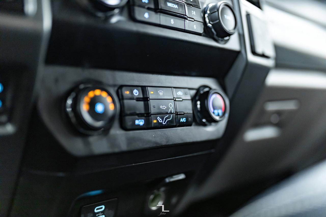 2021 Ford F-350 4x4 Crew Cab XLT Deck Leather Nav Red Deer AB