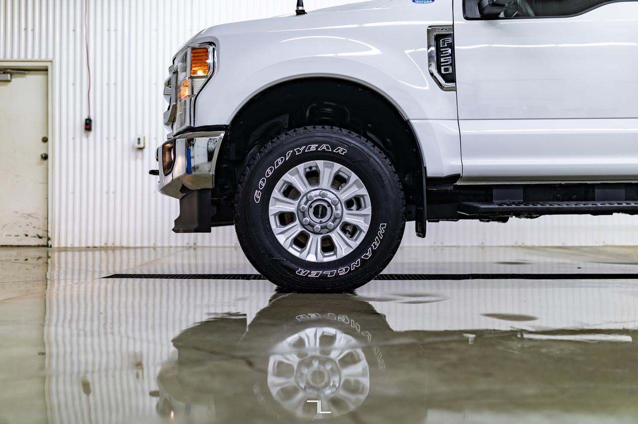 2021 Ford F-350 4x4 Crew Cab XLT Deck Leather Nav Red Deer AB