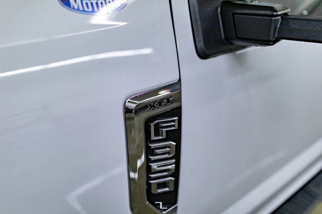 2021 Ford F-350 4x4 Crew Cab XLT Deck Leather Nav Red Deer AB