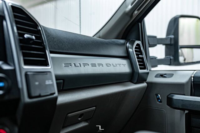 2021 Ford F-350 4x4 Crew Cab XLT Deck Leather Nav Red Deer AB