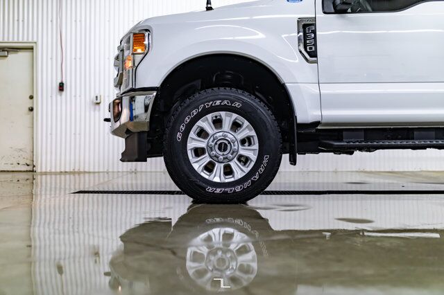 2021 Ford F-350 4x4 Crew Cab XLT Deck Leather Nav Red Deer AB