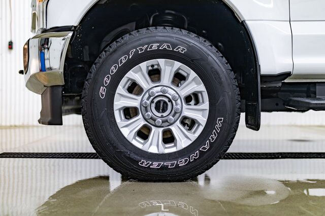 2021 Ford F-350 4x4 Crew Cab XLT Deck Leather Nav Red Deer AB