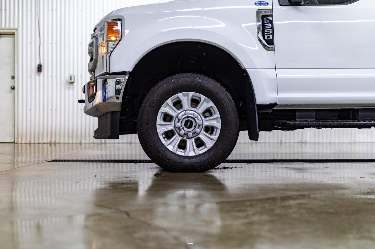 2021 Ford F-350 4x4 Crew Cab XLT Deck Red Deer AB