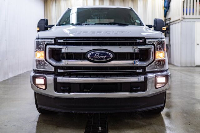 2021 Ford F-350 4x4 Crew Cab XLT Deck Red Deer AB