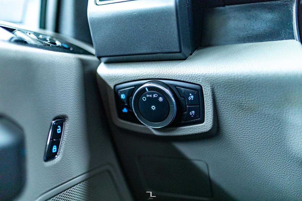 2021 Ford F-350 4x4 Crew Cab XLT Deck Red Deer AB