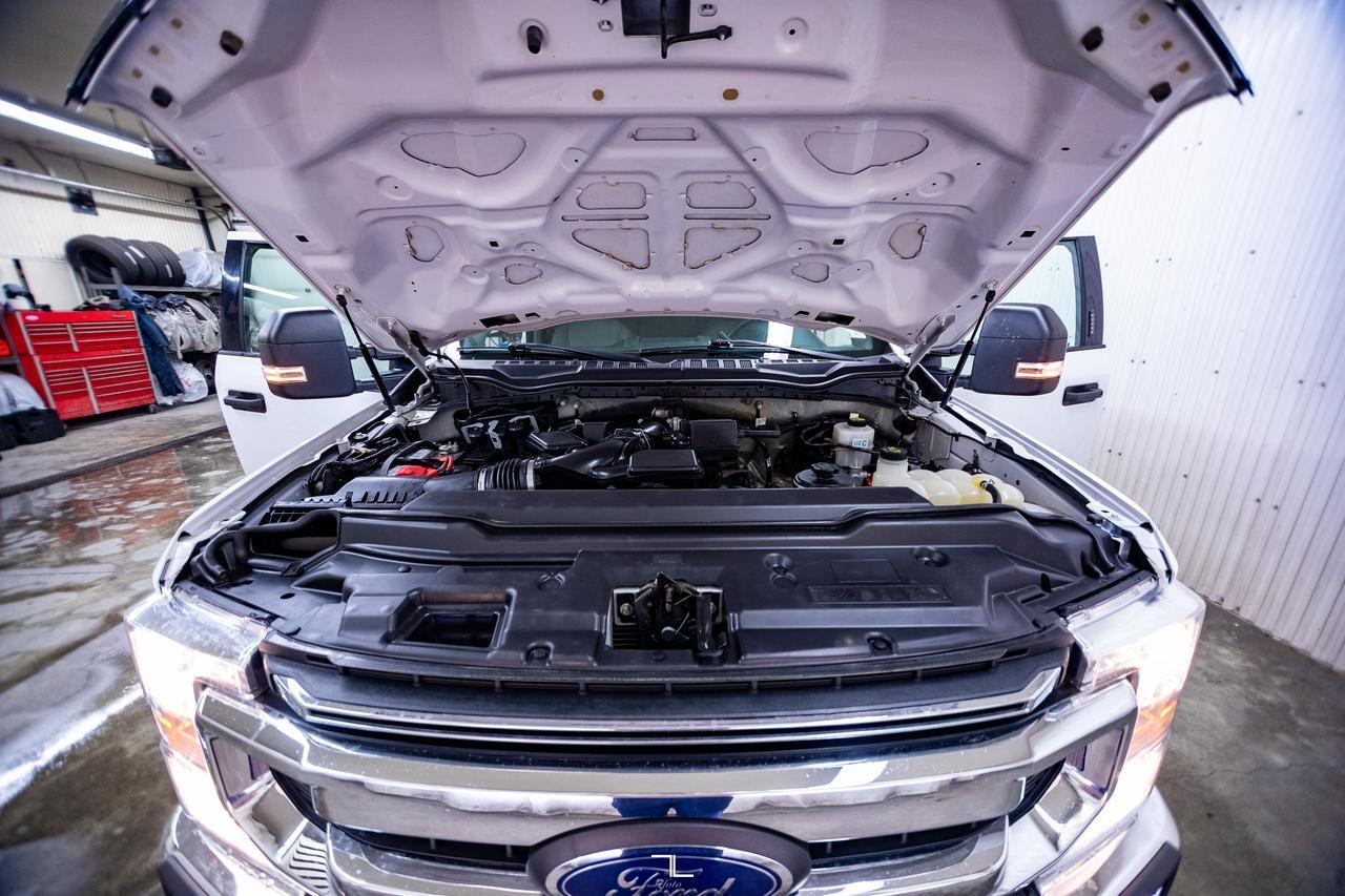 2021 Ford F-350 4x4 Crew Cab XLT Deck Red Deer AB