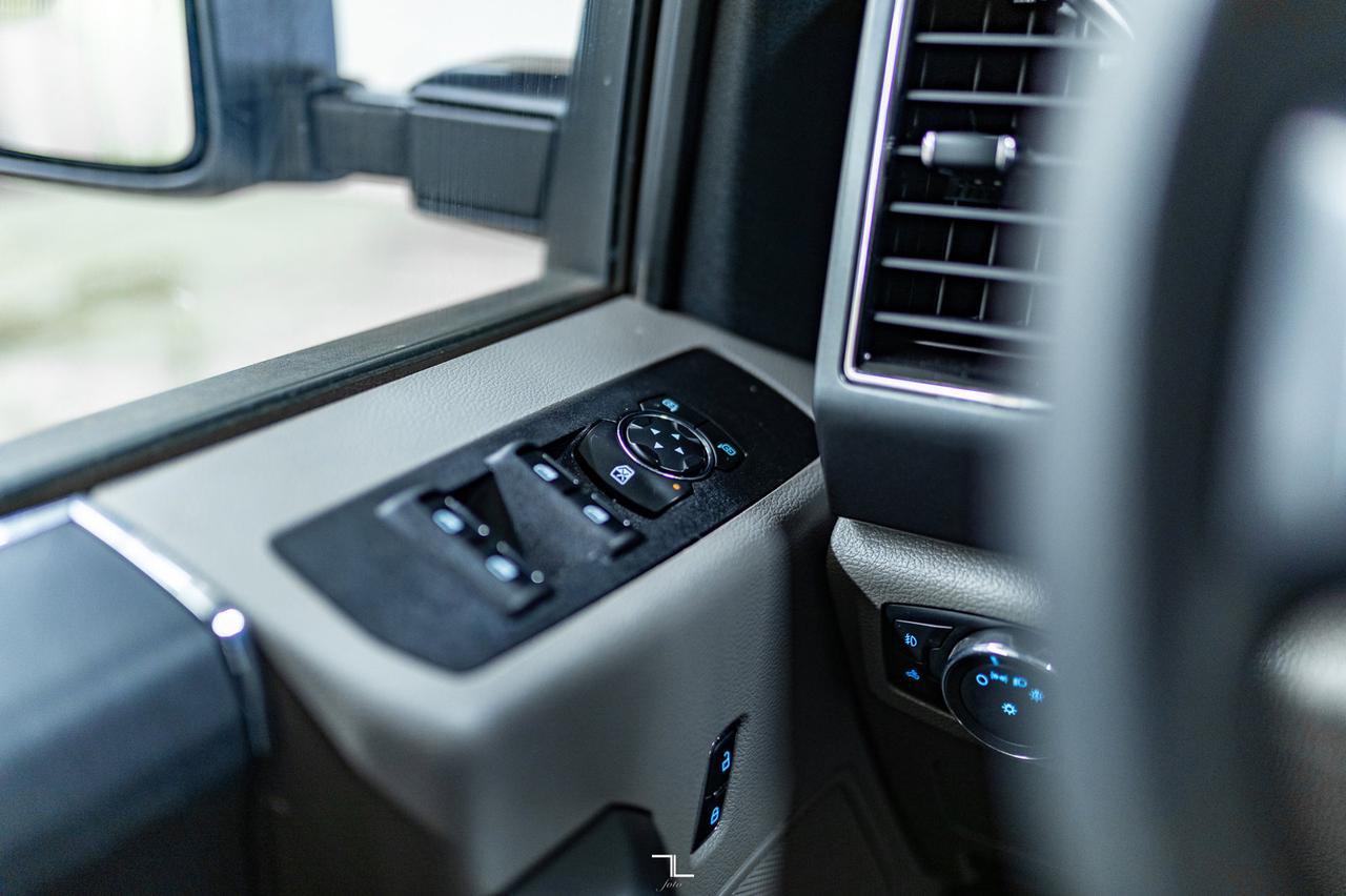 2021 Ford F-350 4x4 Crew Cab XLT Deck Red Deer AB