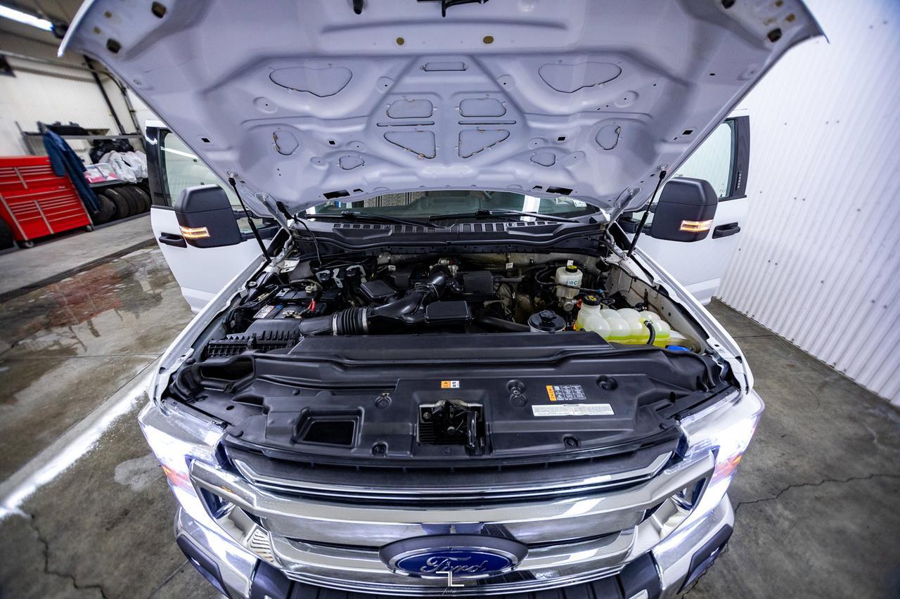 2021 Ford F-350 4x4 Crew Cab XLT Deck Red Deer AB