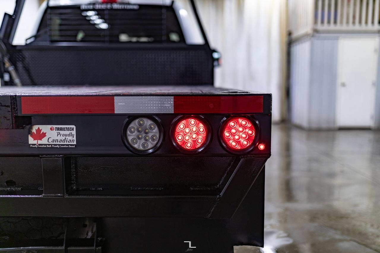 2021 Ford F-350 4x4 Crew Cab XLT Deck Red Deer AB