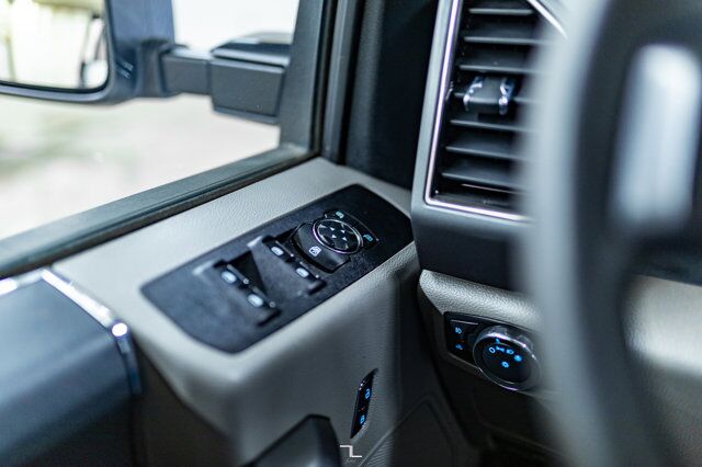 2021 Ford F-350 4x4 Crew Cab XLT Deck Red Deer AB