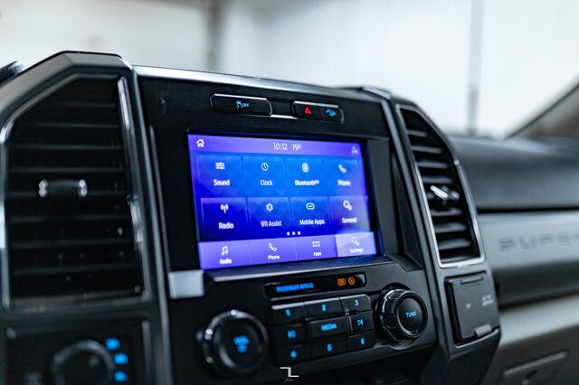 2021 Ford F-350 4x4 Crew Cab XLT Deck Red Deer AB