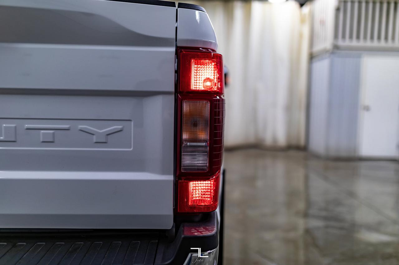 2021 Ford F-350 4x4 Crew Cab XLT FX4 BCam Heated Seats Red Deer AB