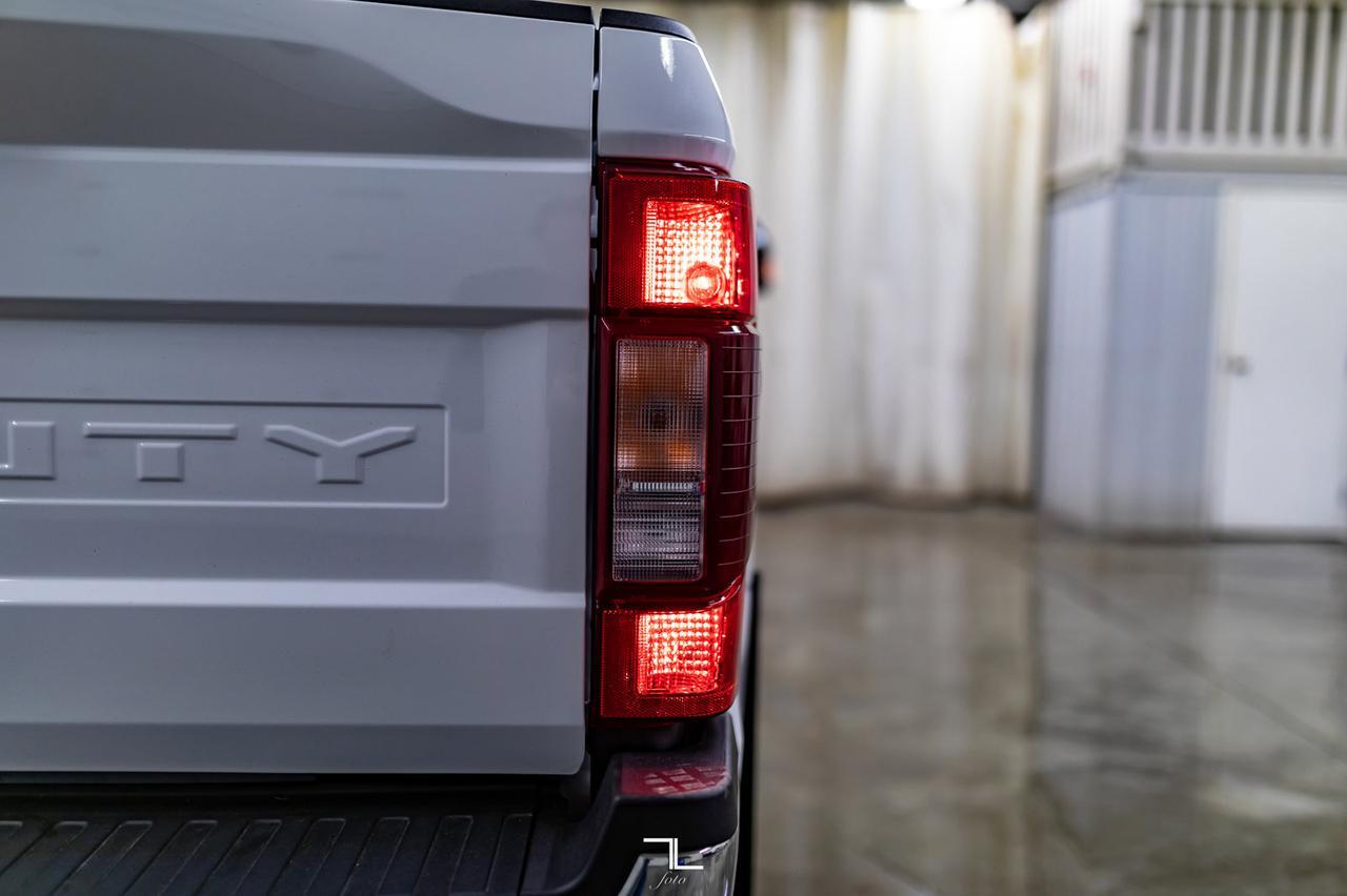 2021 Ford F-350 4x4 Crew Cab XLT FX4 BCam Heated Seats Red Deer AB