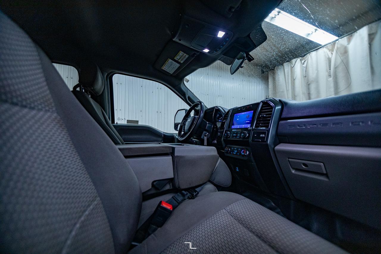 2021 Ford F-350 4x4 Crew Cab XLT Longbox Deck Red Deer AB