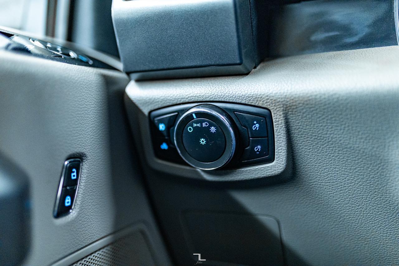 2021 Ford F-350 4x4 Crew Cab XLT Longbox Deck Red Deer AB