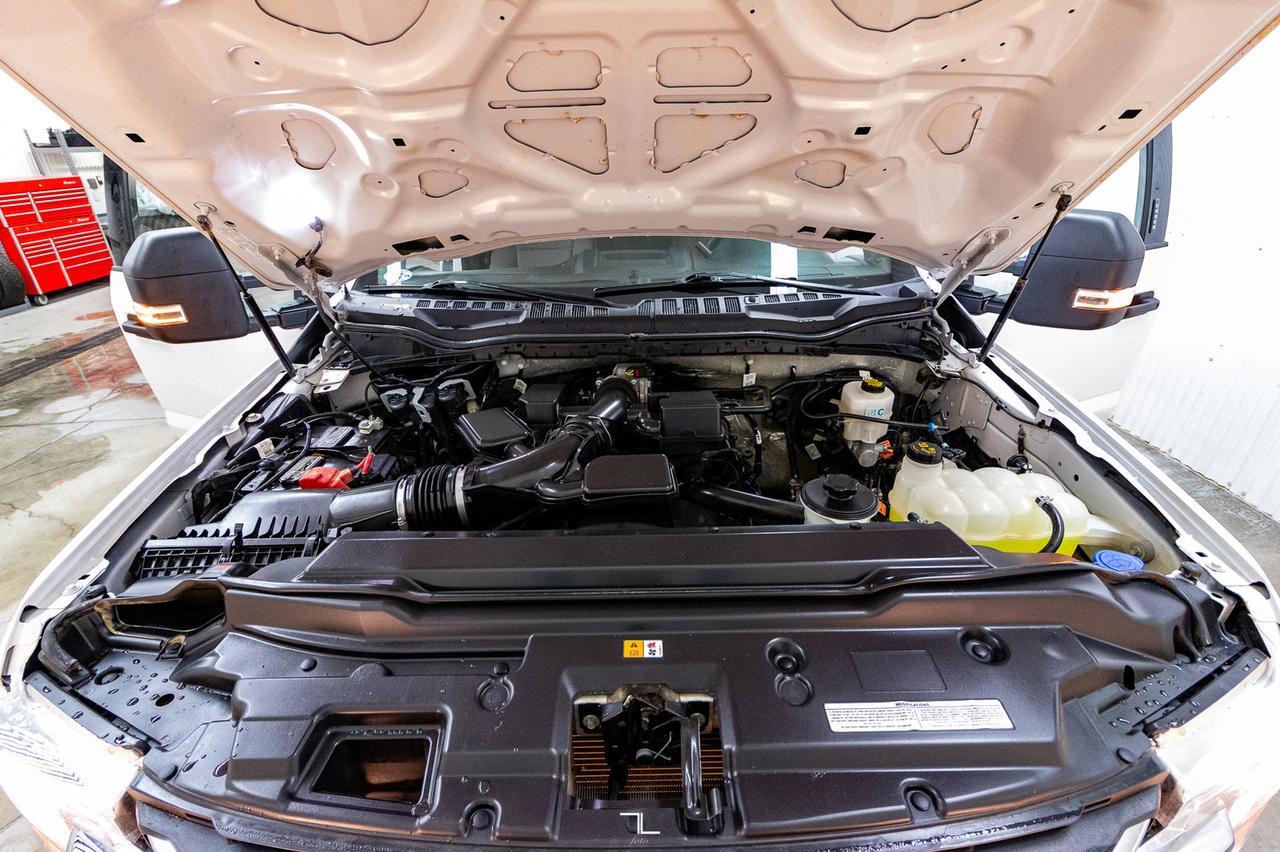 2021 Ford F-350 4x4 Crew Cab XLT Longbox Deck Red Deer AB