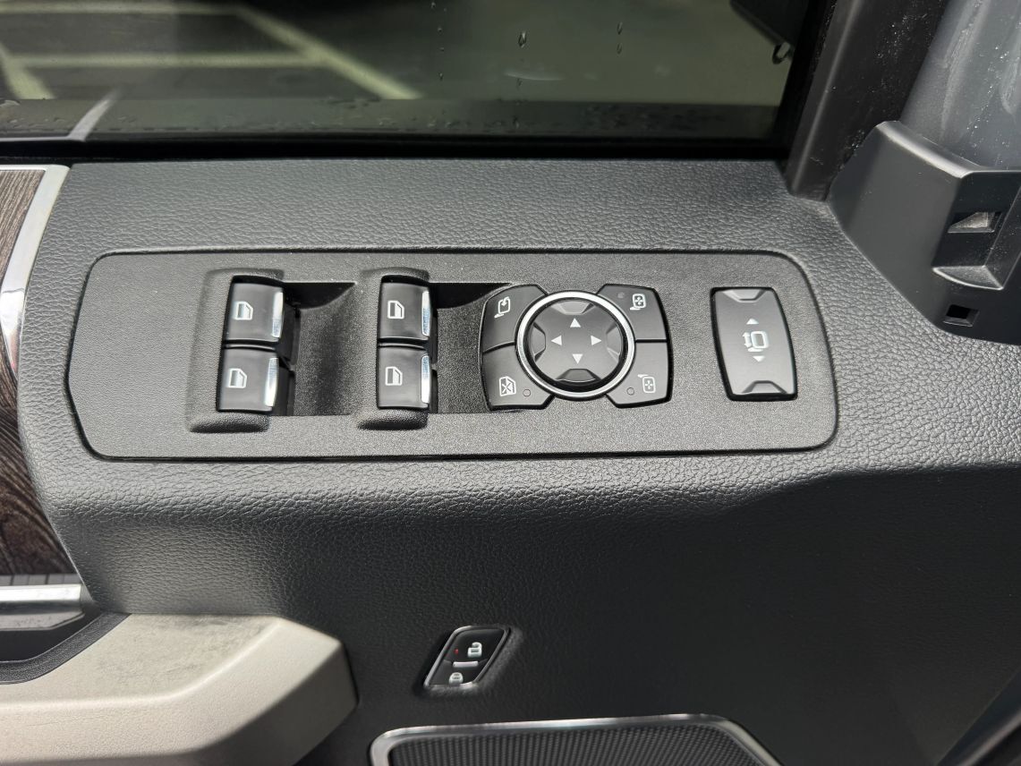 2021 Ford F250 Super Duty Crew Cab Lariat Pickup 4D 6 3/4 ft