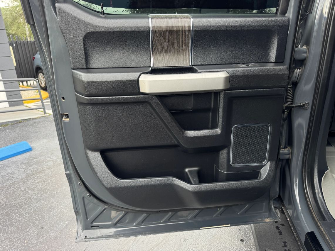 2021 Ford F250 Super Duty Crew Cab Lariat Pickup 4D 6 3/4 ft
