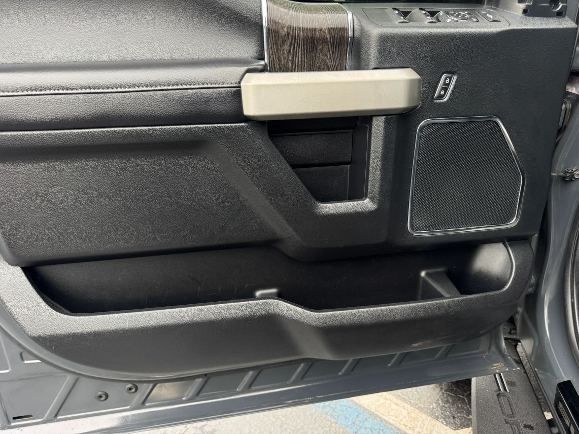 2021 Ford F250 Super Duty Crew Cab Lariat Pickup 4D 6 3/4 ft