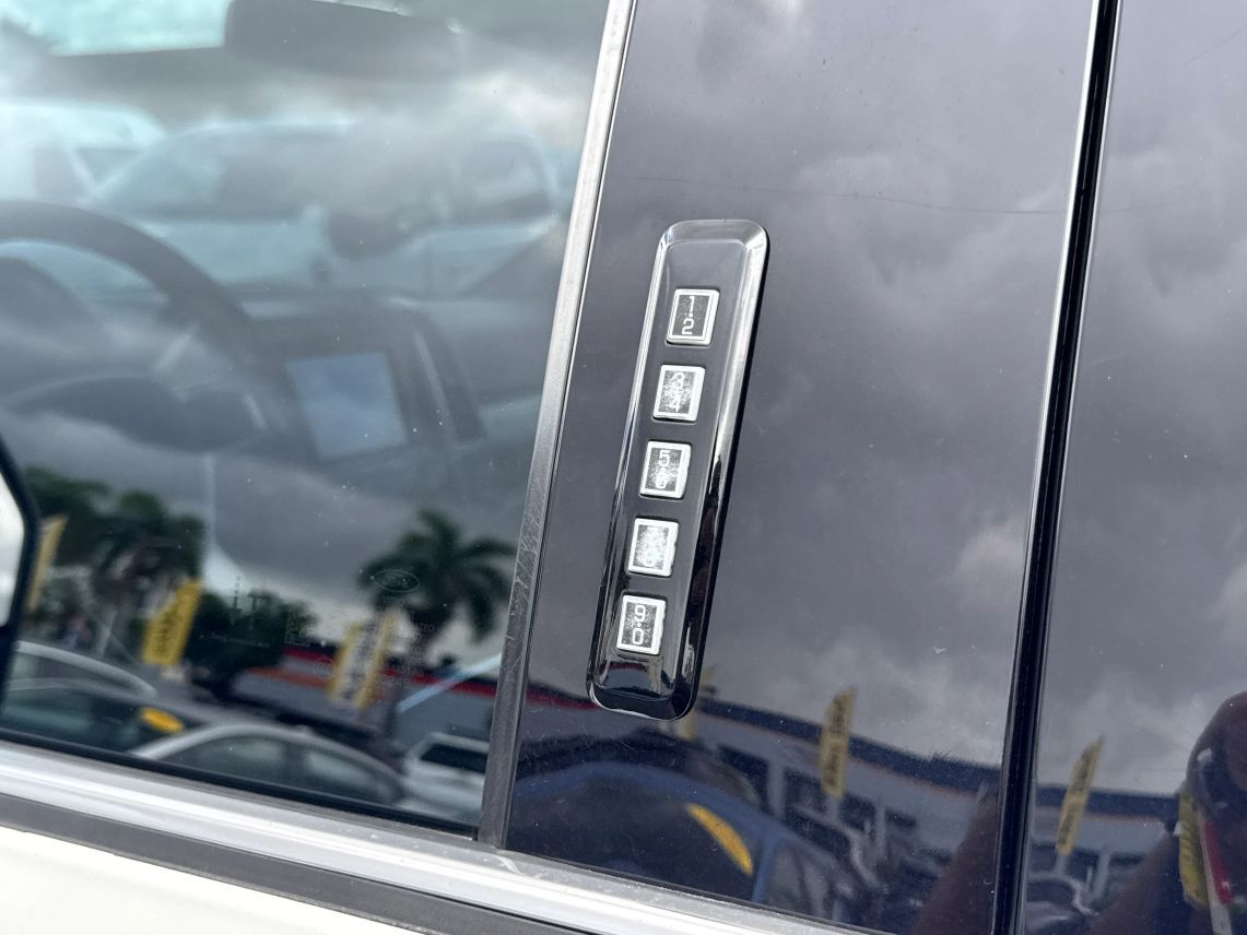 2021 Ford F250 Super Duty Crew Cab Platinum Pickup 4D 8 ft