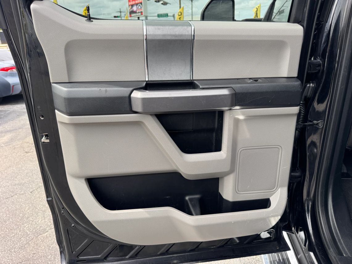 2021 Ford F250 Super Duty Crew Cab XLT Pickup 4D 6 3/4 ft