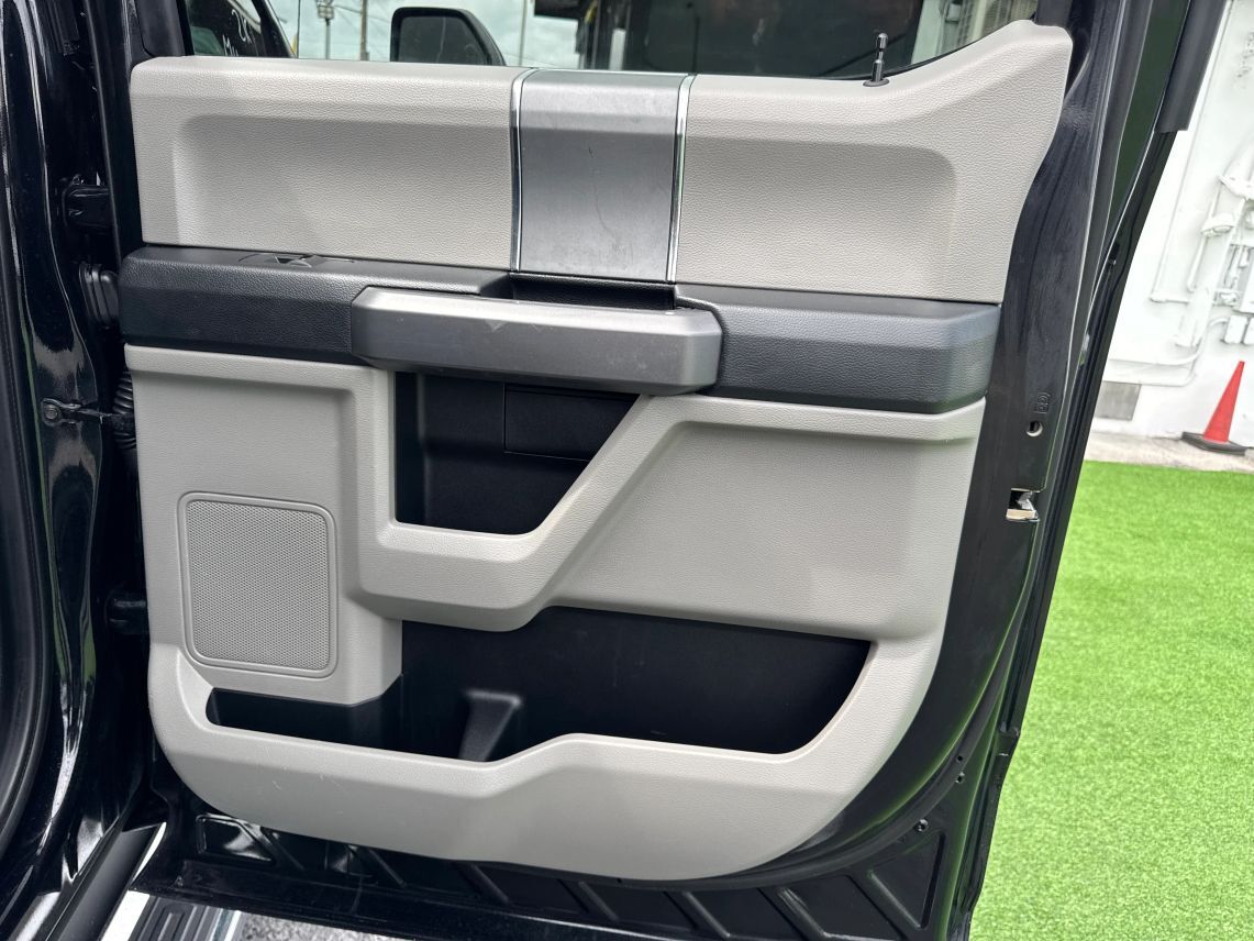 2021 Ford F250 Super Duty Crew Cab XLT Pickup 4D 6 3/4 ft