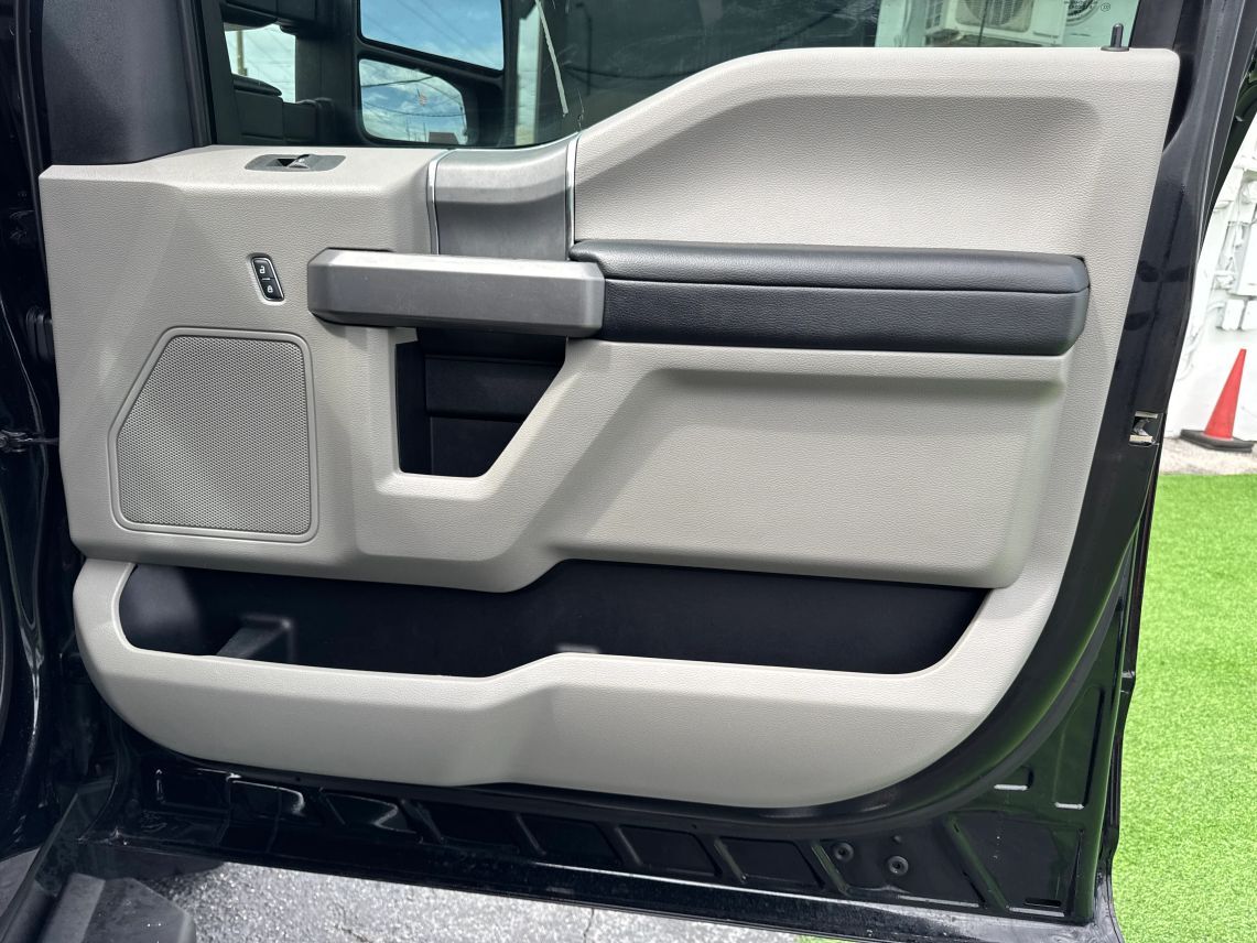 2021 Ford F250 Super Duty Crew Cab XLT Pickup 4D 6 3/4 ft