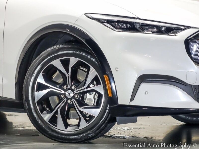 2021 Ford Mustang Mach-E Premium PRICE INCLUDES $4000 IRS TAX CREDIT!! YOU MUST QUALIFY!! Willowbrook IL