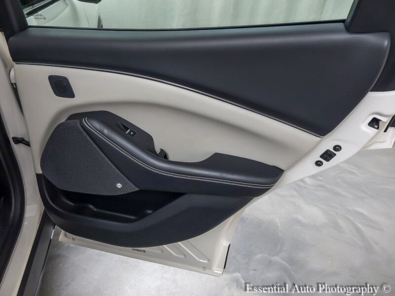 2021 Ford Mustang Mach-E Premium PRICE INCLUDES $4000 IRS TAX CREDIT!! YOU MUST QUALIFY!! Willowbrook IL
