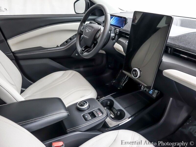 2021 Ford Mustang Mach-E Premium PRICE INCLUDES $4000 IRS TAX CREDIT!! YOU MUST QUALIFY!! Willowbrook IL