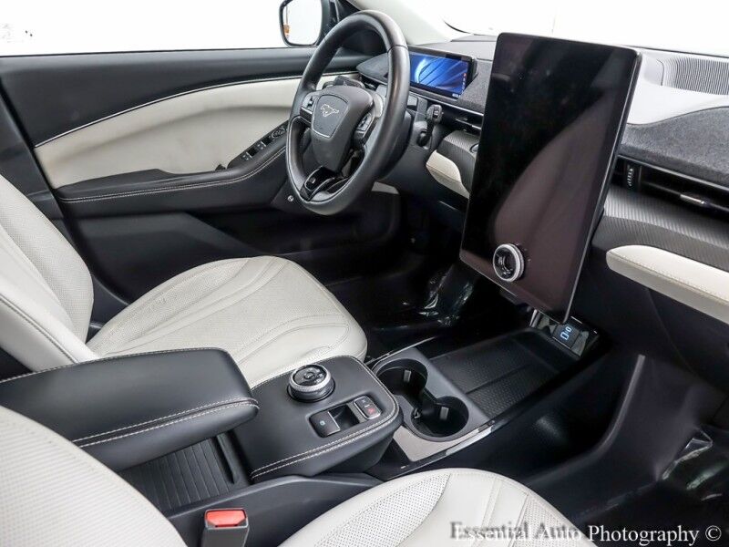 2021 Ford Mustang Mach-E Premium PRICE INCLUDES $4000 IRS TAX CREDIT!! YOU MUST QUALIFY!! Willowbrook IL
