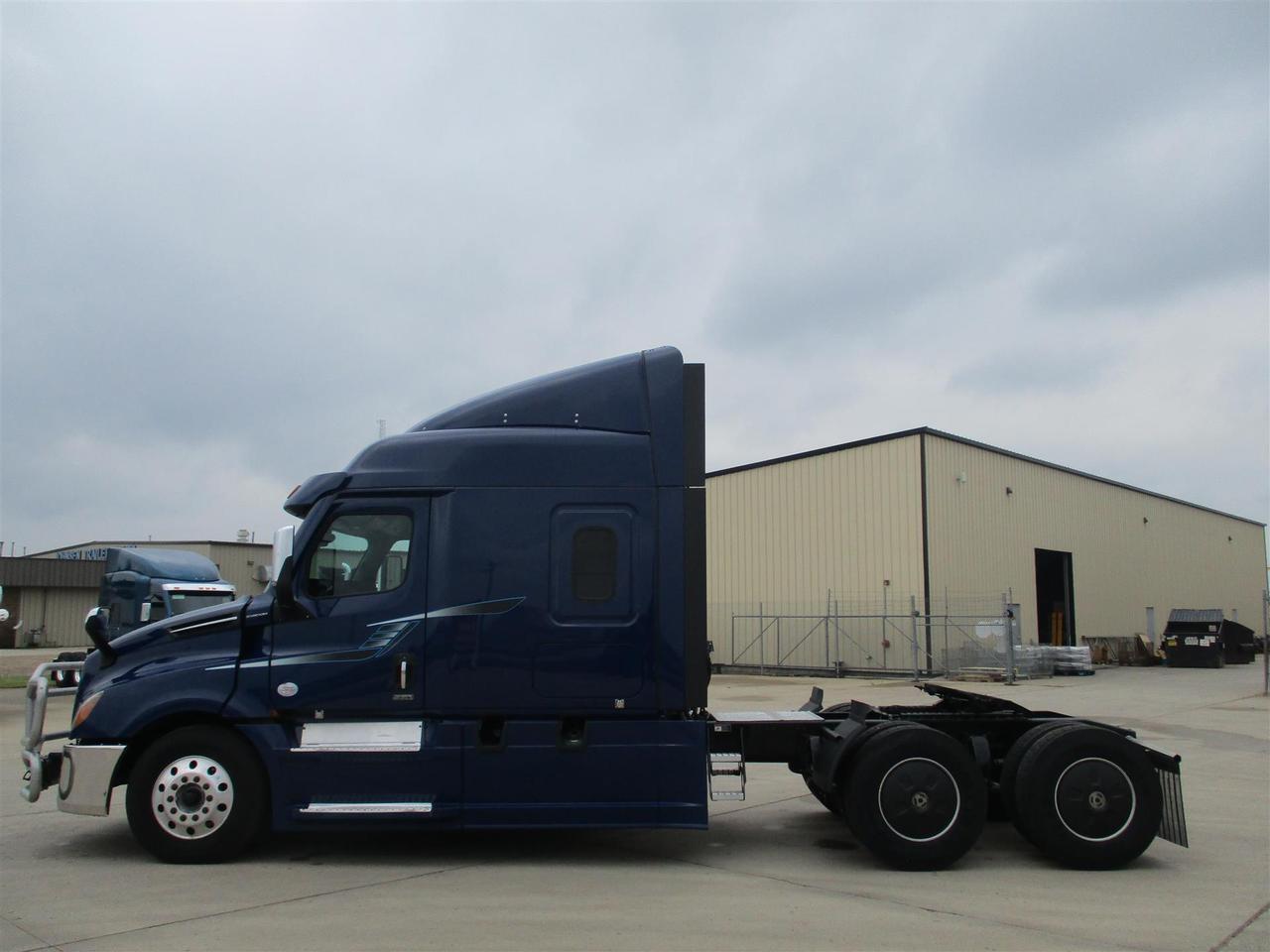 2021 Freightliner Cascadia 72&quot; Mid Roof Fargo ND