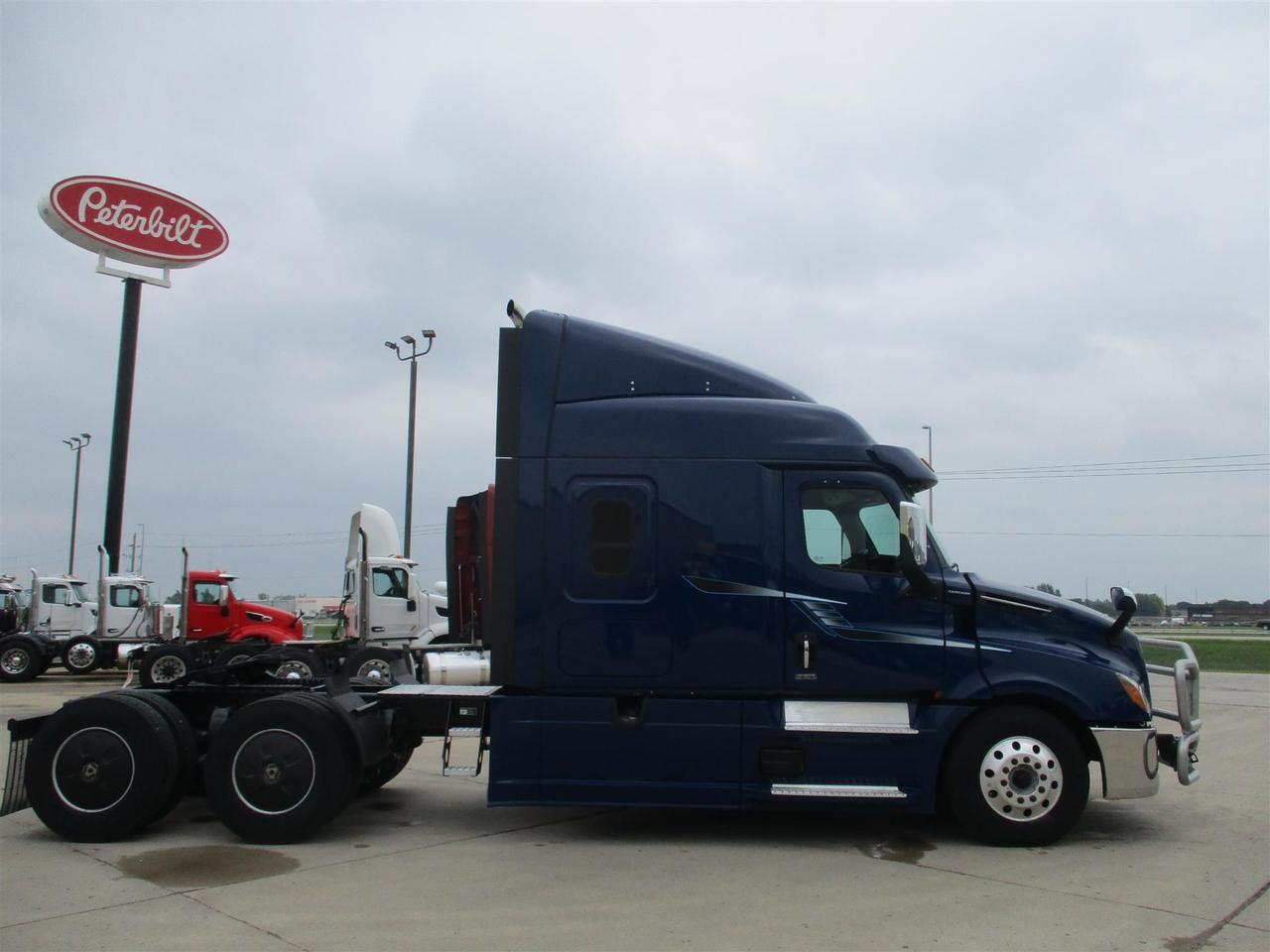 2021 Freightliner Cascadia 72&quot; Mid Roof Fargo ND