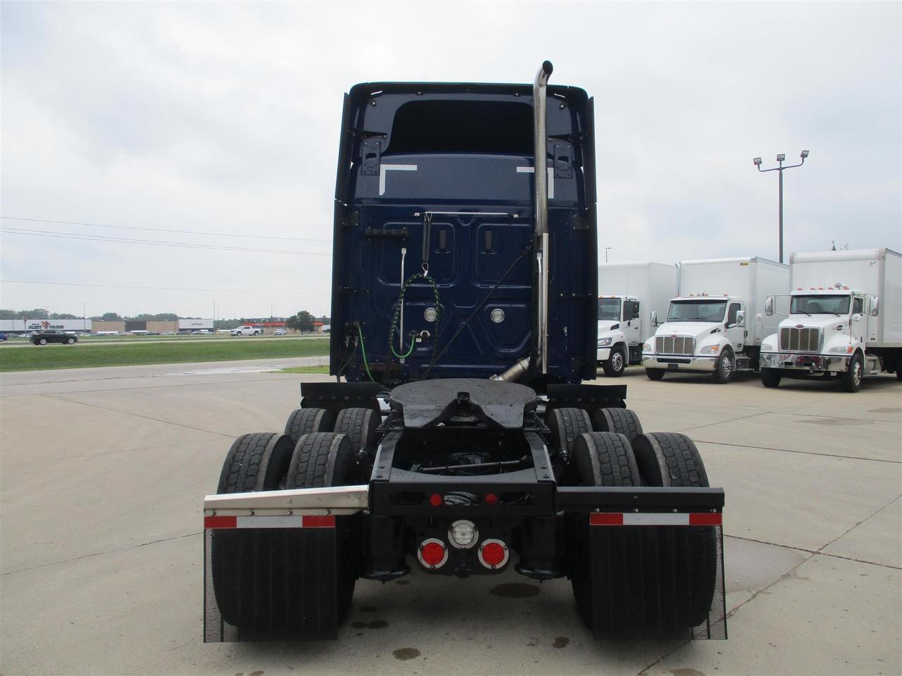 2021 Freightliner Cascadia 72&quot; Mid Roof Fargo ND
