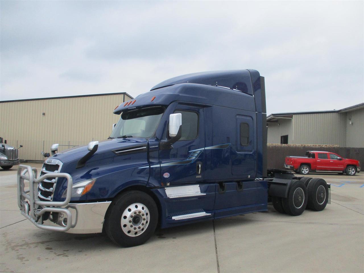 2021 Freightliner Cascadia 72&quot; Mid Roof Fargo ND