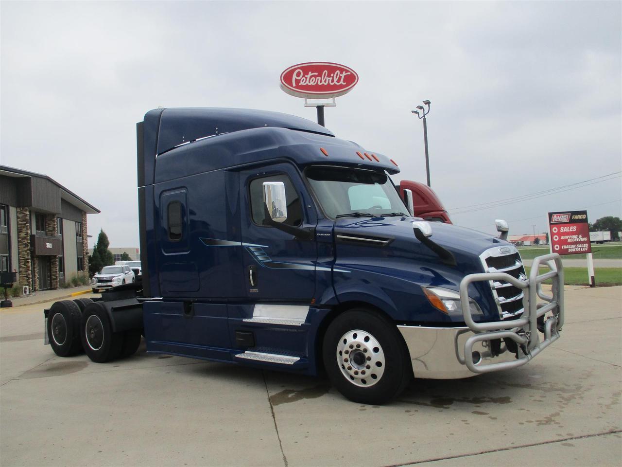2021 Freightliner Cascadia 72&quot; Mid Roof Fargo ND