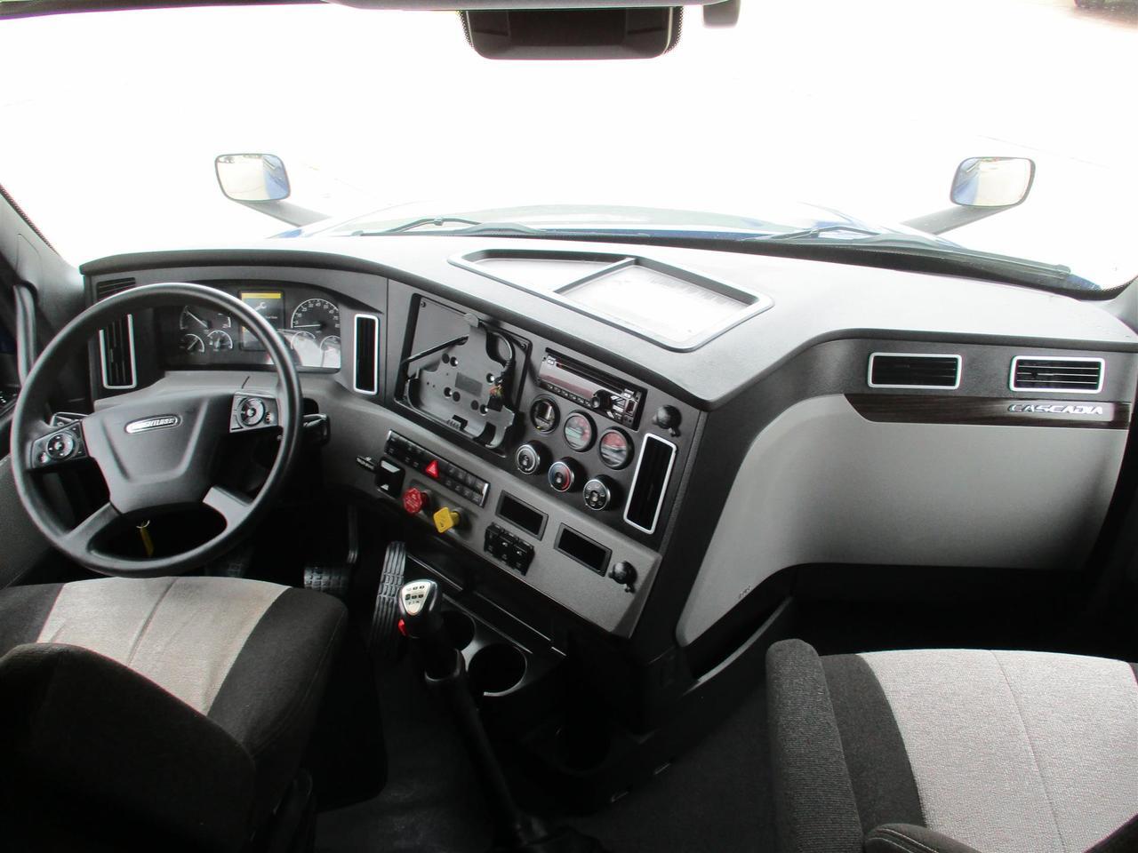 2021 Freightliner Cascadia 72&quot; Mid Roof Fargo ND