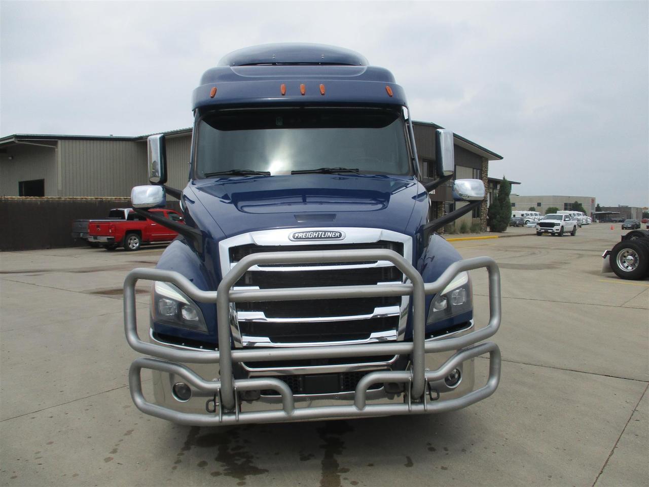 2021 Freightliner Cascadia 72&quot; Mid Roof Fargo ND