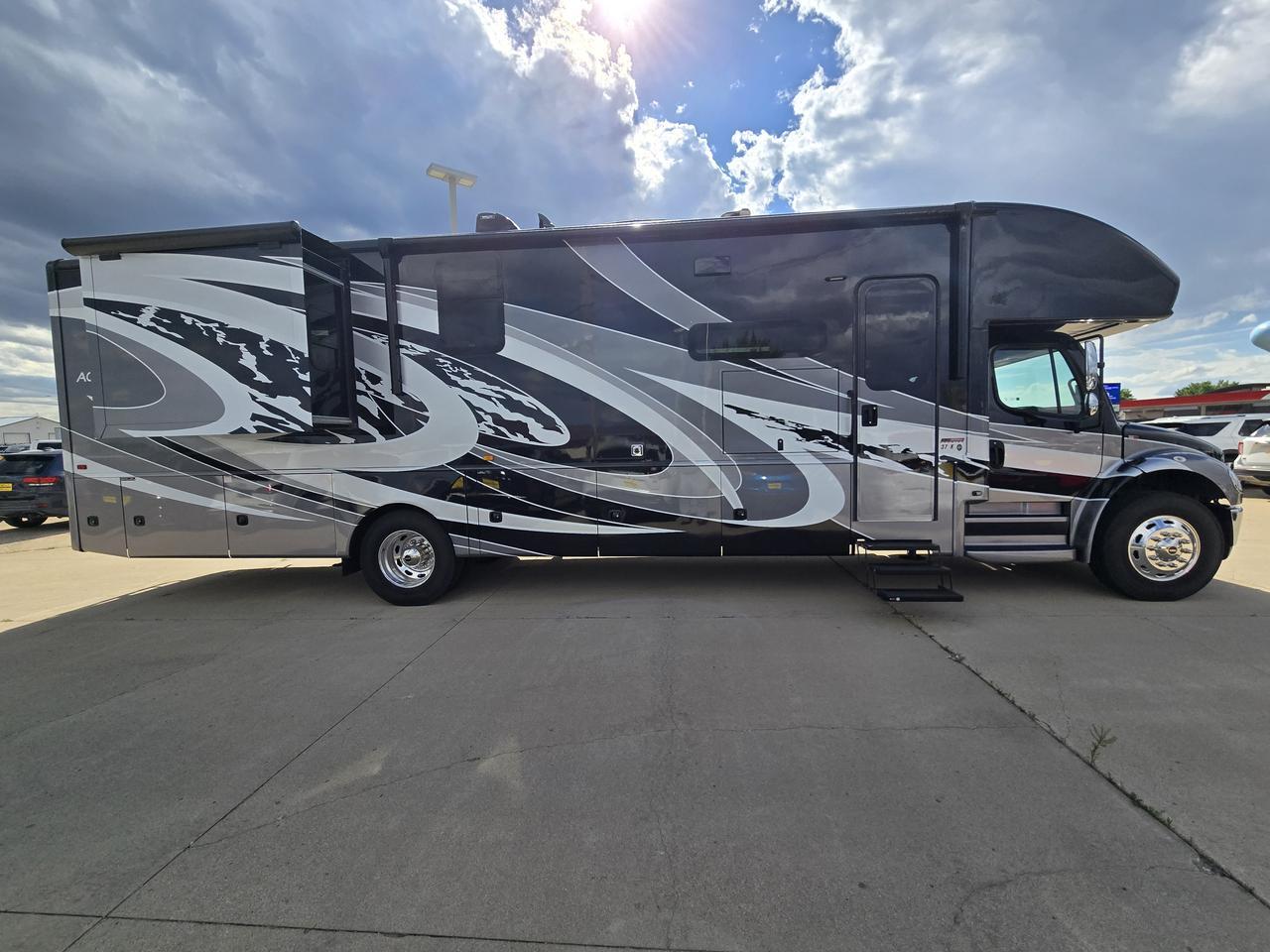 2021 Freightliner Jayco Entegra 37 K