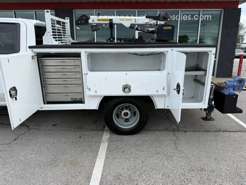 2021 GMC 3500HD DRW 4x4 Utility w/ PSC 3216 Crane Collinsville OK