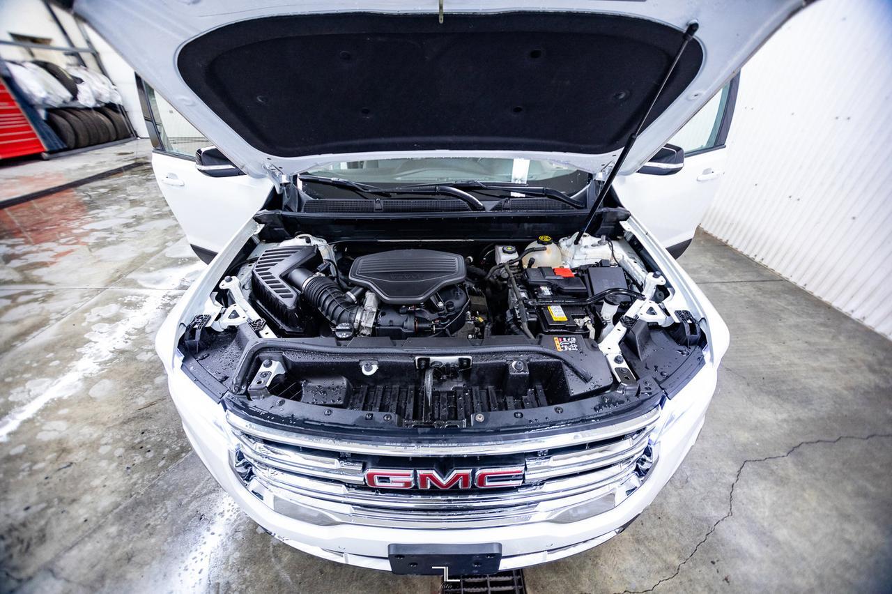 2021 GMC Acadia AWD AT4 Leather Roof Nav BCam Red Deer AB