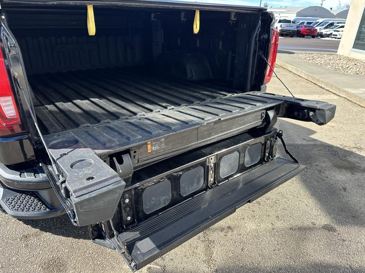 2021 GMC Sierra 1500 AT4 Crew Cab 4WD | V8 | Leather | Heated Vented Seats | MultiPro Tailgate | 2IN Factory Lift Redwater AB