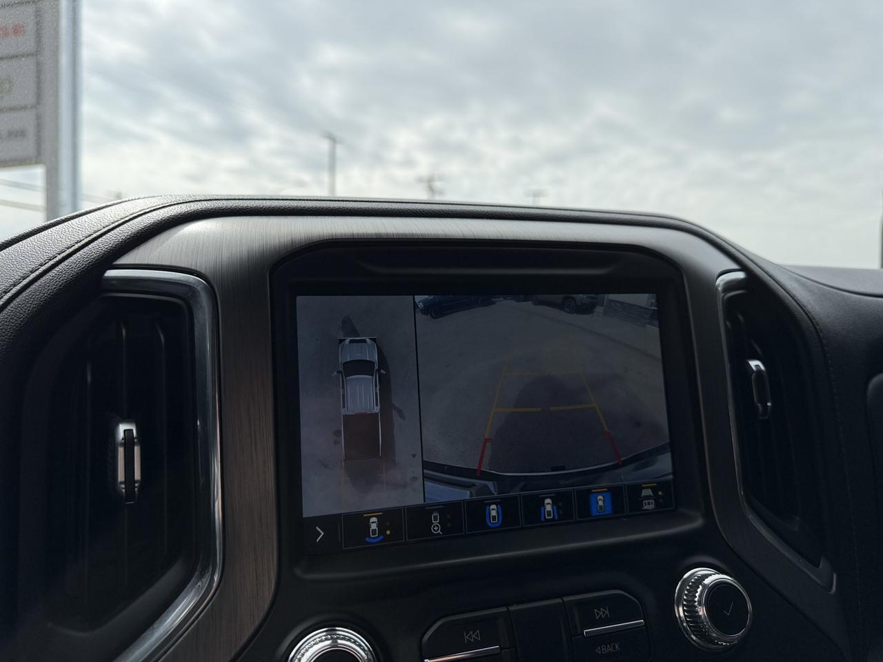 2021 GMC Sierra 2500HD Denali Crew Cab 4WD | V8 Diesel | Leather | Heated Vented Seats | NAV | Remote Start | Sunroof Redwater AB