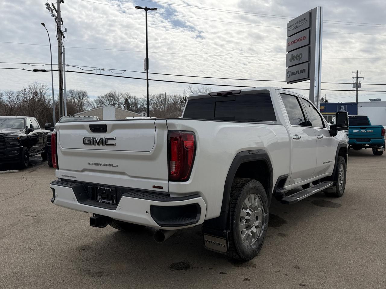 2021 GMC Sierra 2500HD Denali Crew Cab 4WD | V8 Diesel | Leather | Heated Vented Seats | NAV | Remote Start | Sunroof Redwater AB