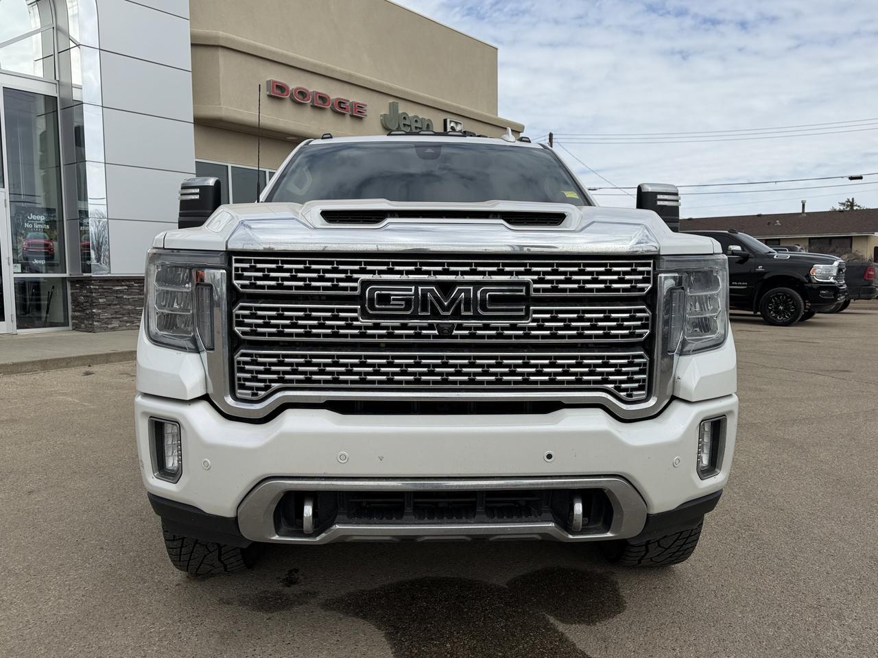 2021 GMC Sierra 2500HD Denali Crew Cab 4WD | V8 Diesel | Leather | Heated Vented Seats | NAV | Remote Start | Sunroof Redwater AB