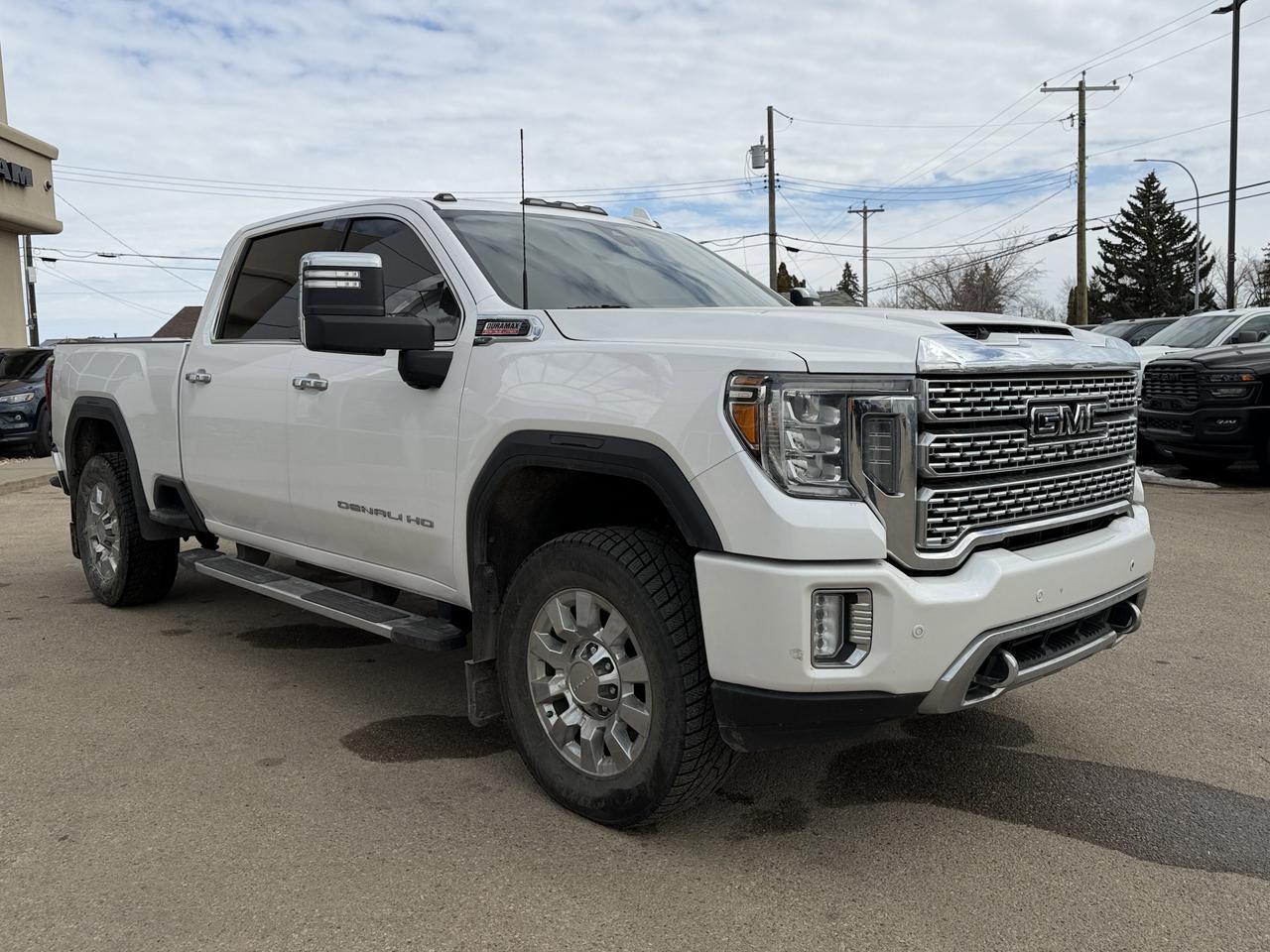 2021 GMC Sierra 2500HD Denali Crew Cab 4WD | V8 Diesel | Leather | Heated Vented Seats | NAV | Remote Start | Sunroof Redwater AB
