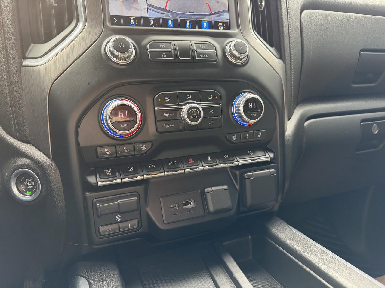 2021 GMC Sierra 2500HD Denali Crew Cab 4WD | V8 Diesel | Leather | Heated Vented Seats | NAV | Remote Start | Sunroof Redwater AB