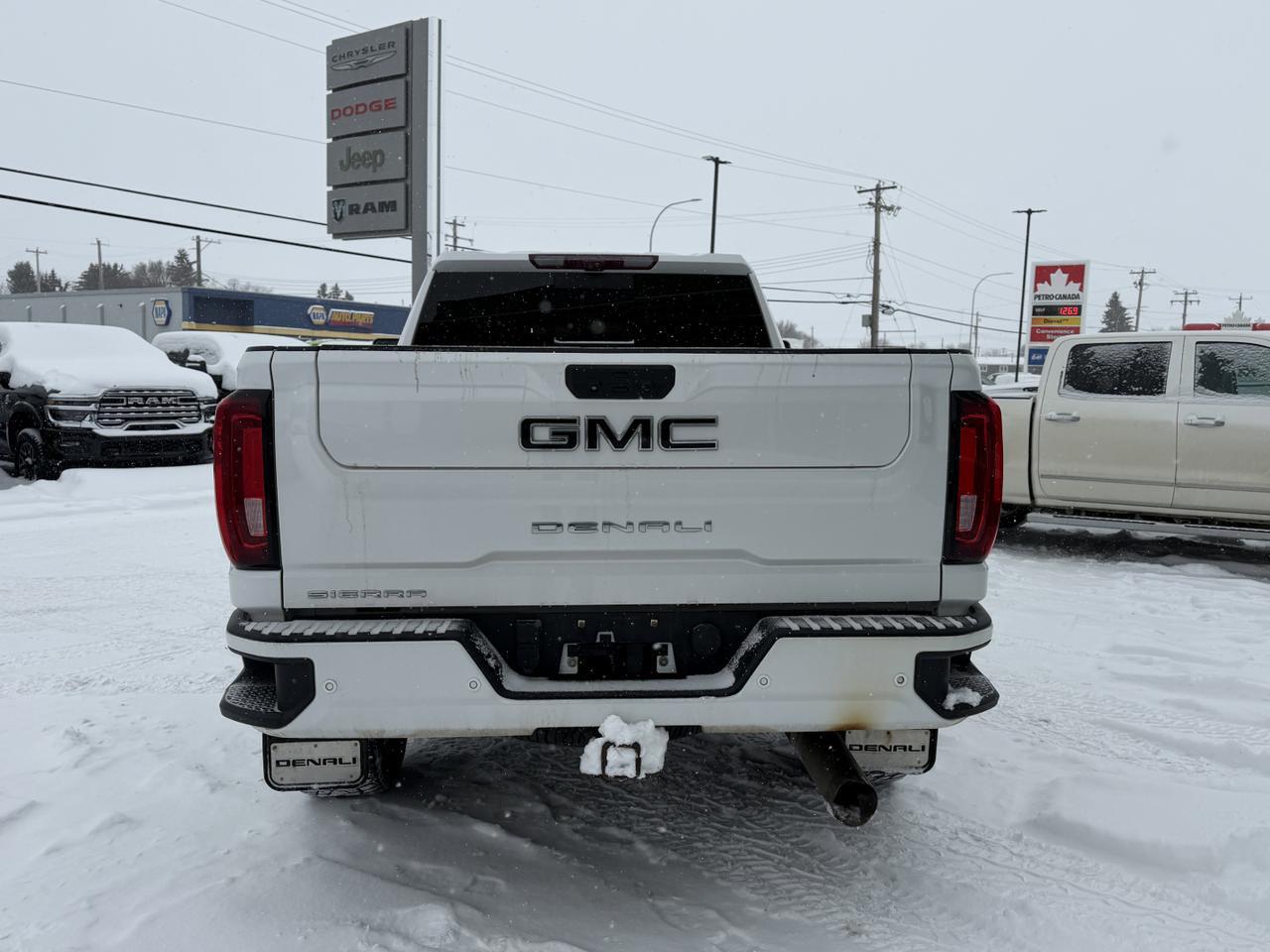 2021 GMC Sierra 2500HD Denali Crew Cab 4WD | V8 Diesel | Leather | Heated Vented Seats | NAV | Remote Start | Sunroof Redwater AB