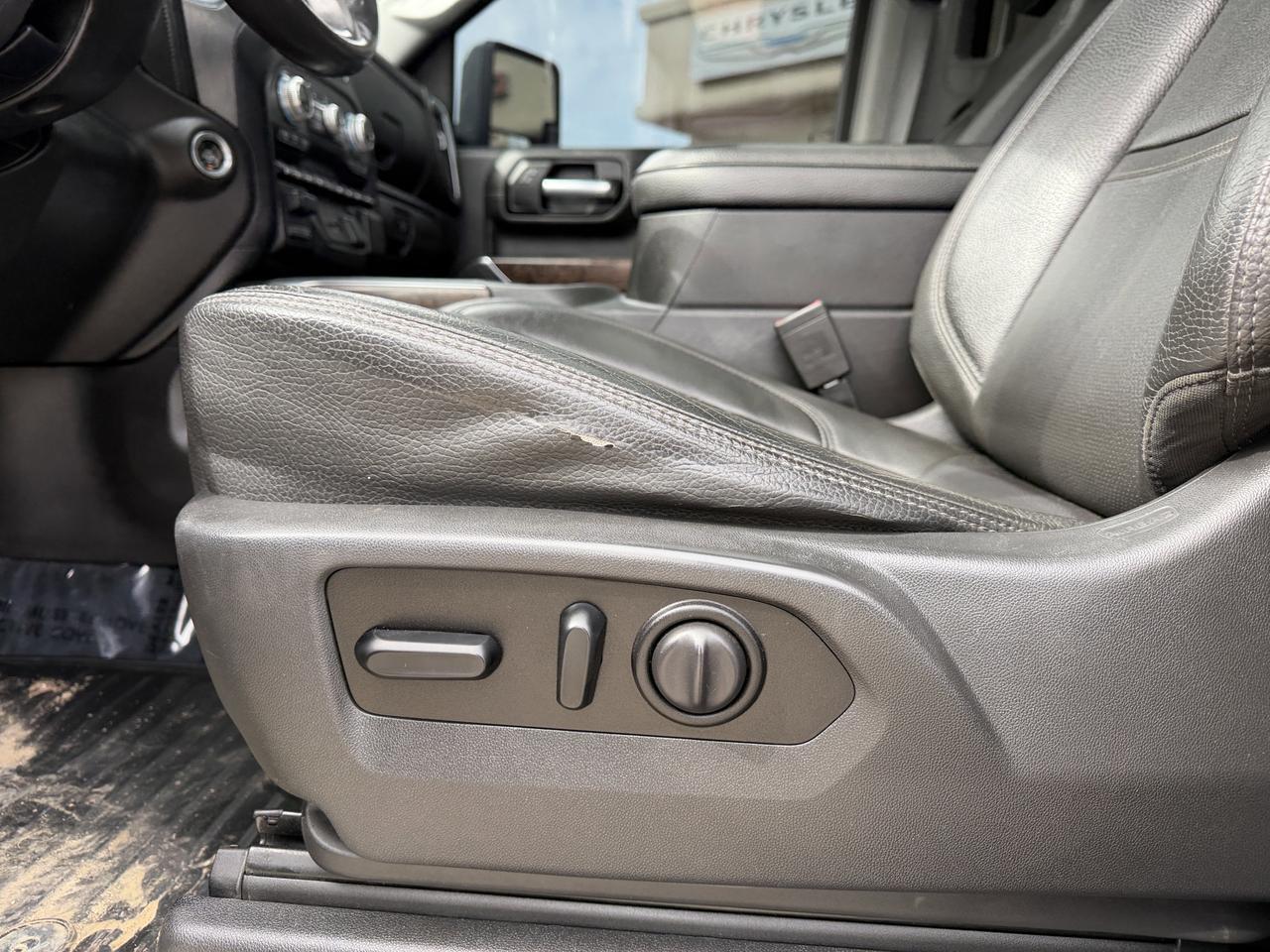 2021 GMC Sierra 2500HD Denali Crew Cab 4WD | V8 Diesel | Leather | Heated Vented Seats | NAV | Remote Start | Sunroof Redwater AB